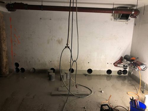 Kernbohrarbeiten für maßgenaue Durchbrüche in Betonwänden